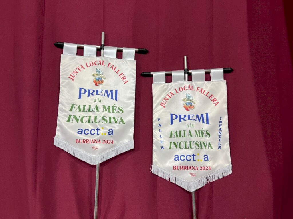 Dos banderines de premio a las fallas más accesibles de Burriana